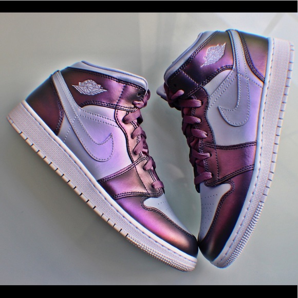 New Women’s Air Jordan 1 Retro ‘Metallic Purple’ - Picture 8 of 8